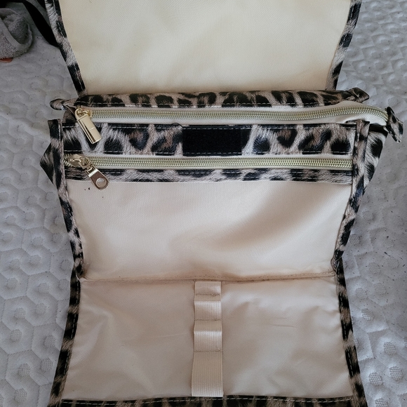 QUO Leopard cosmetic bag - Picture 2 of 4